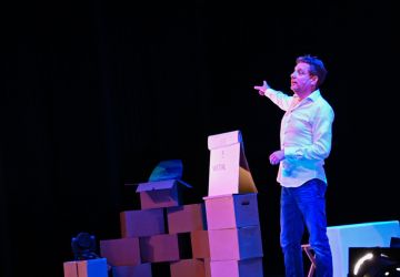 Terugblik theatervoorstelling 'Kom op nou jongens!'